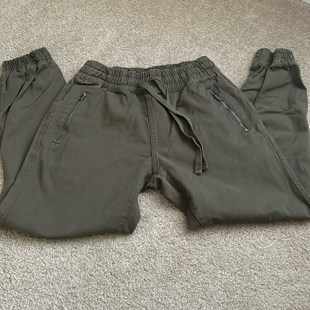 “Streetwear Society: Woman’s Joggers size small”